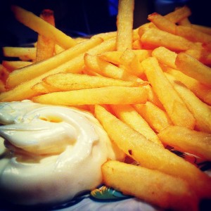 patatas fritas con mayonesa del Mostaza Zaragoza