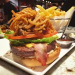 Cowboy triple meat burger en TGI Fridays